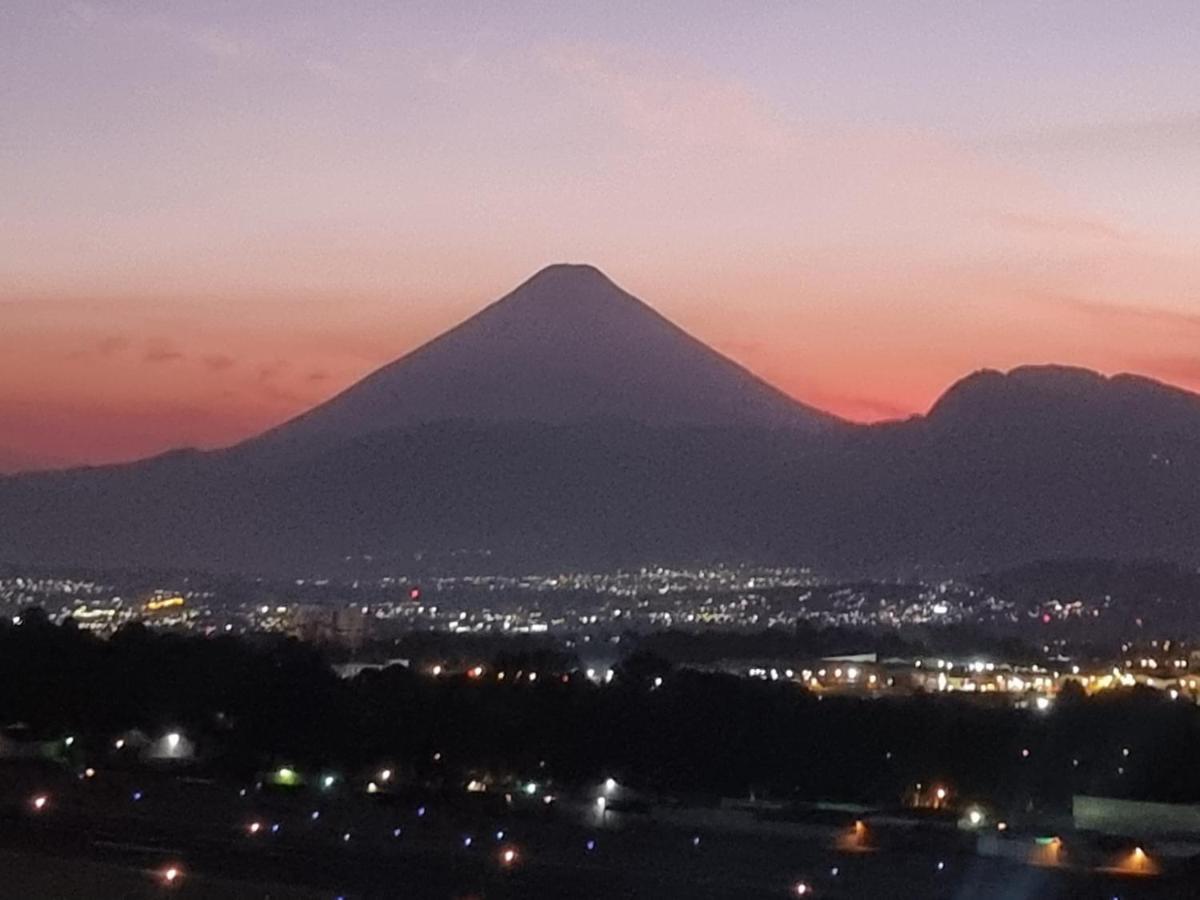 גואטמלה Amazing Volcano Views In Front Of Airport מראה חיצוני תמונה