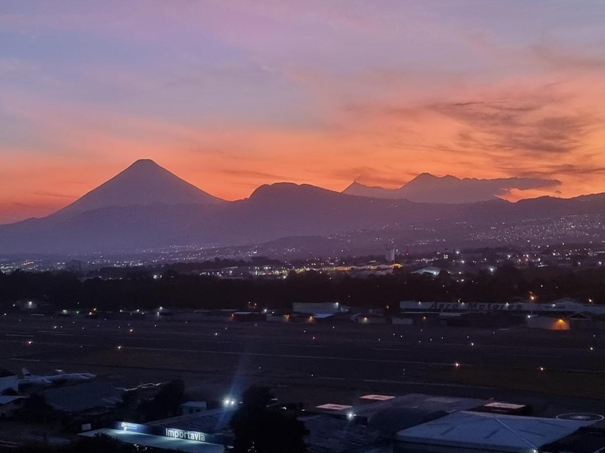 גואטמלה Amazing Volcano Views In Front Of Airport מראה חיצוני תמונה