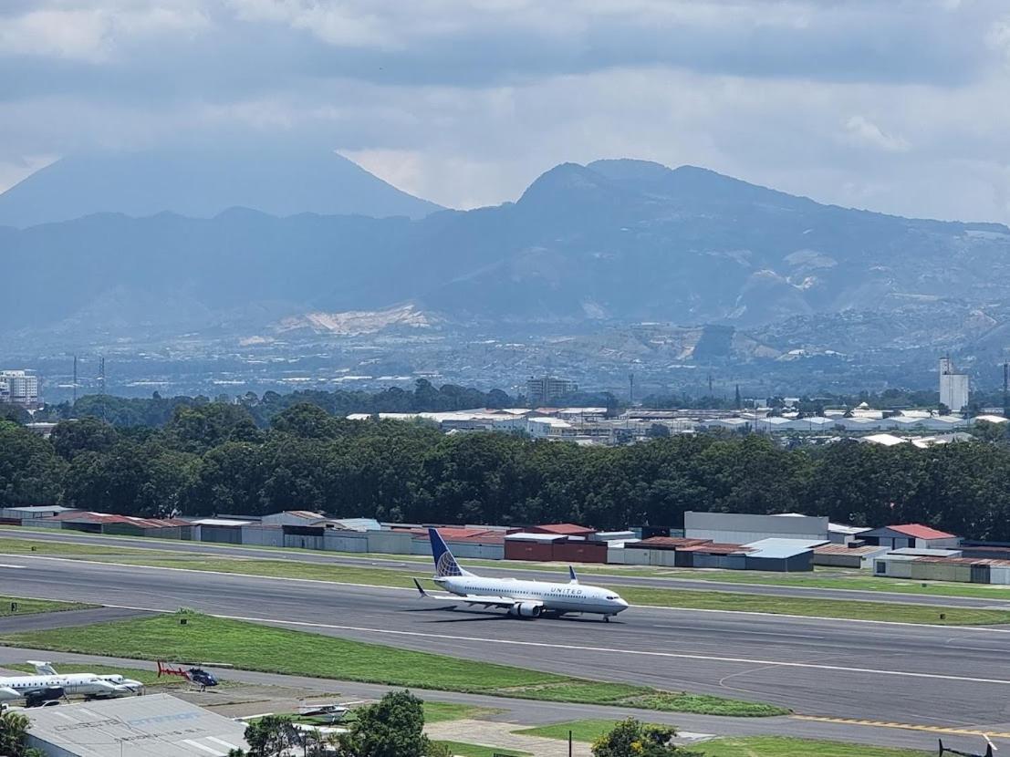 גואטמלה Amazing Volcano Views In Front Of Airport מראה חיצוני תמונה