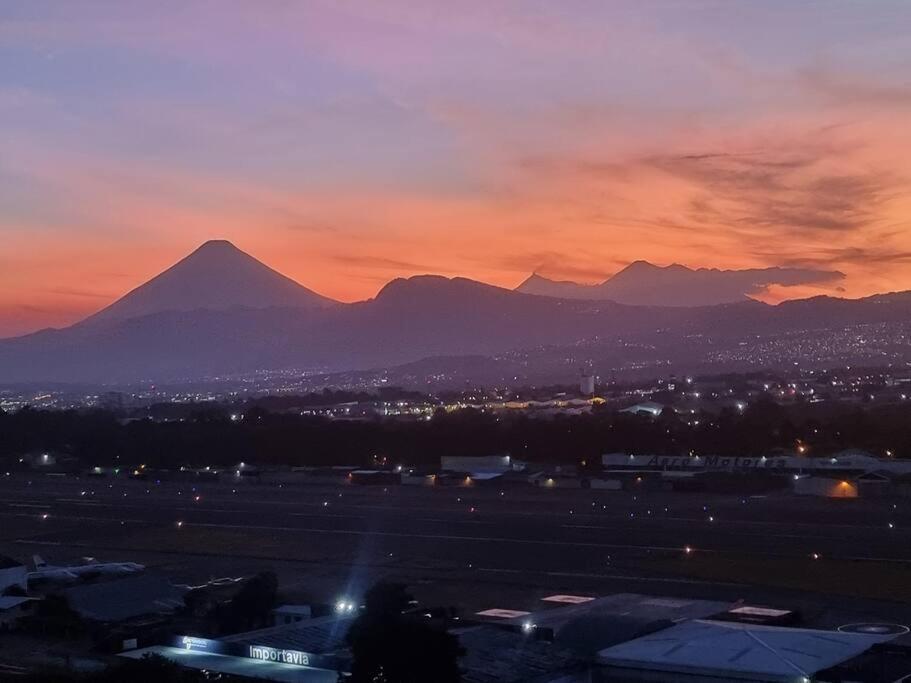 גואטמלה Amazing Volcano Views In Front Of Airport מראה חיצוני תמונה