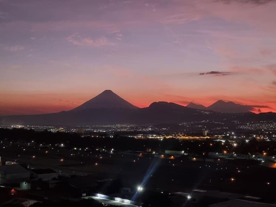 גואטמלה Amazing Volcano Views In Front Of Airport מראה חיצוני תמונה